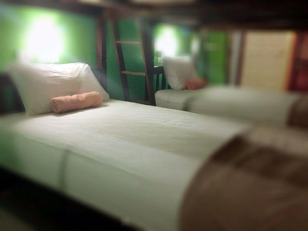 Silla Patong Hostel Eksteriør billede