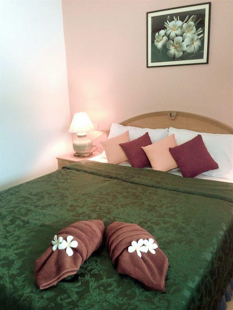 Silla Patong Hostel Eksteriør billede