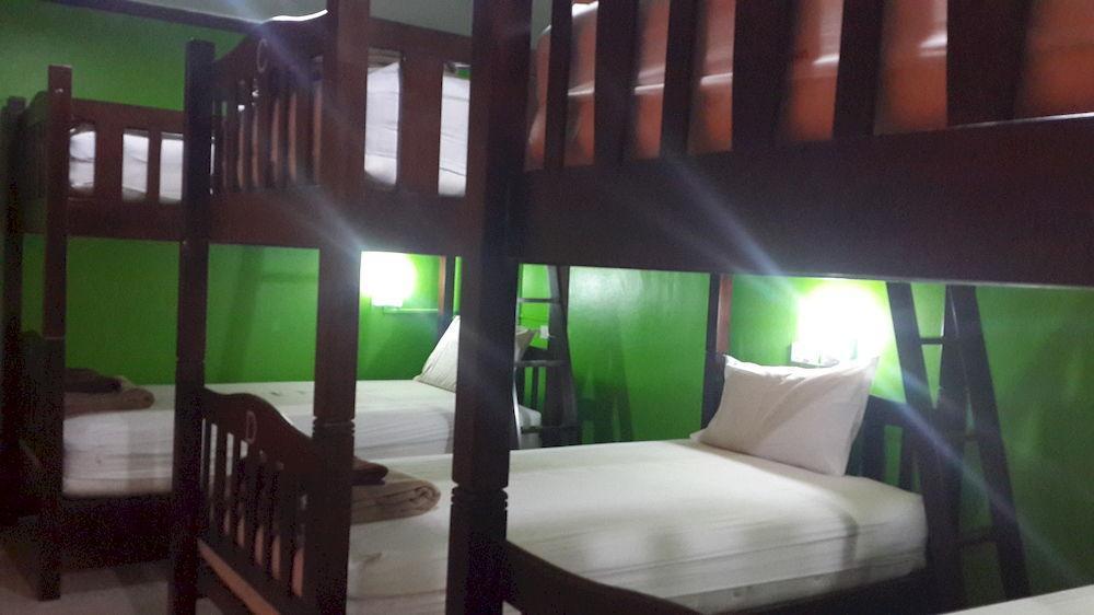 Silla Patong Hostel Eksteriør billede