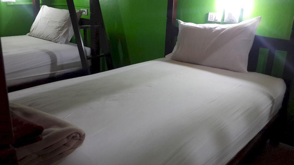 Silla Patong Hostel Eksteriør billede