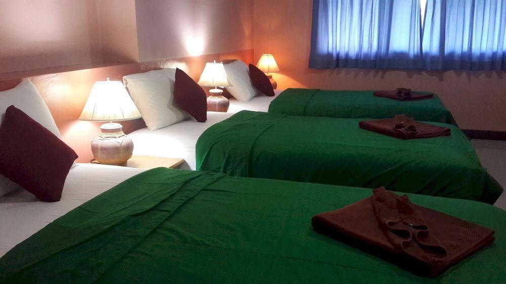 Silla Patong Hostel Eksteriør billede