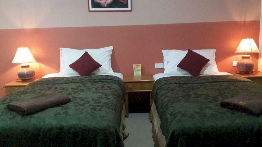 Silla Patong Hostel Eksteriør billede