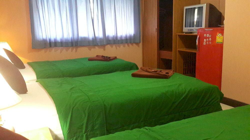Silla Patong Hostel Eksteriør billede