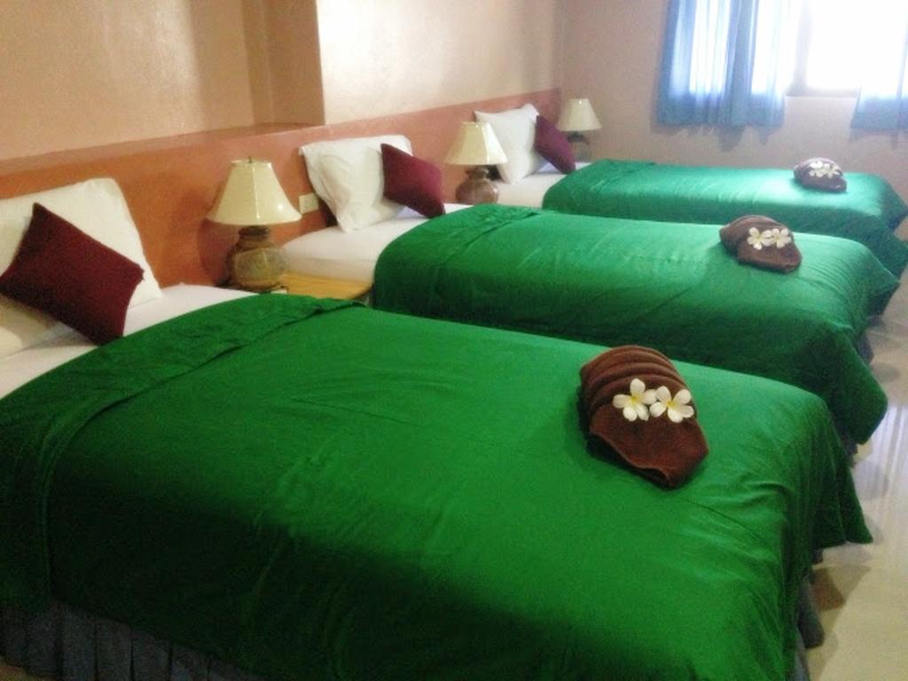 Silla Patong Hostel Eksteriør billede