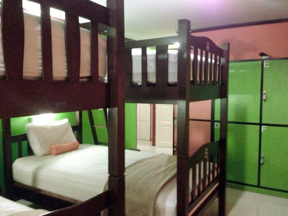 Silla Patong Hostel Eksteriør billede