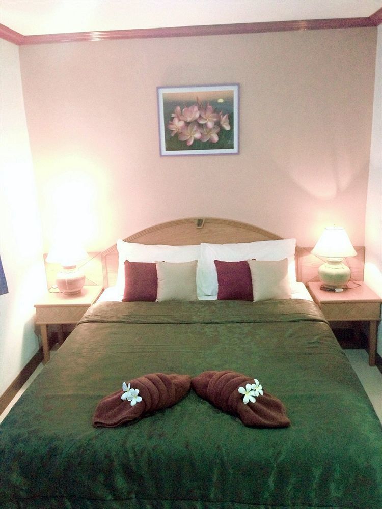 Silla Patong Hostel Eksteriør billede