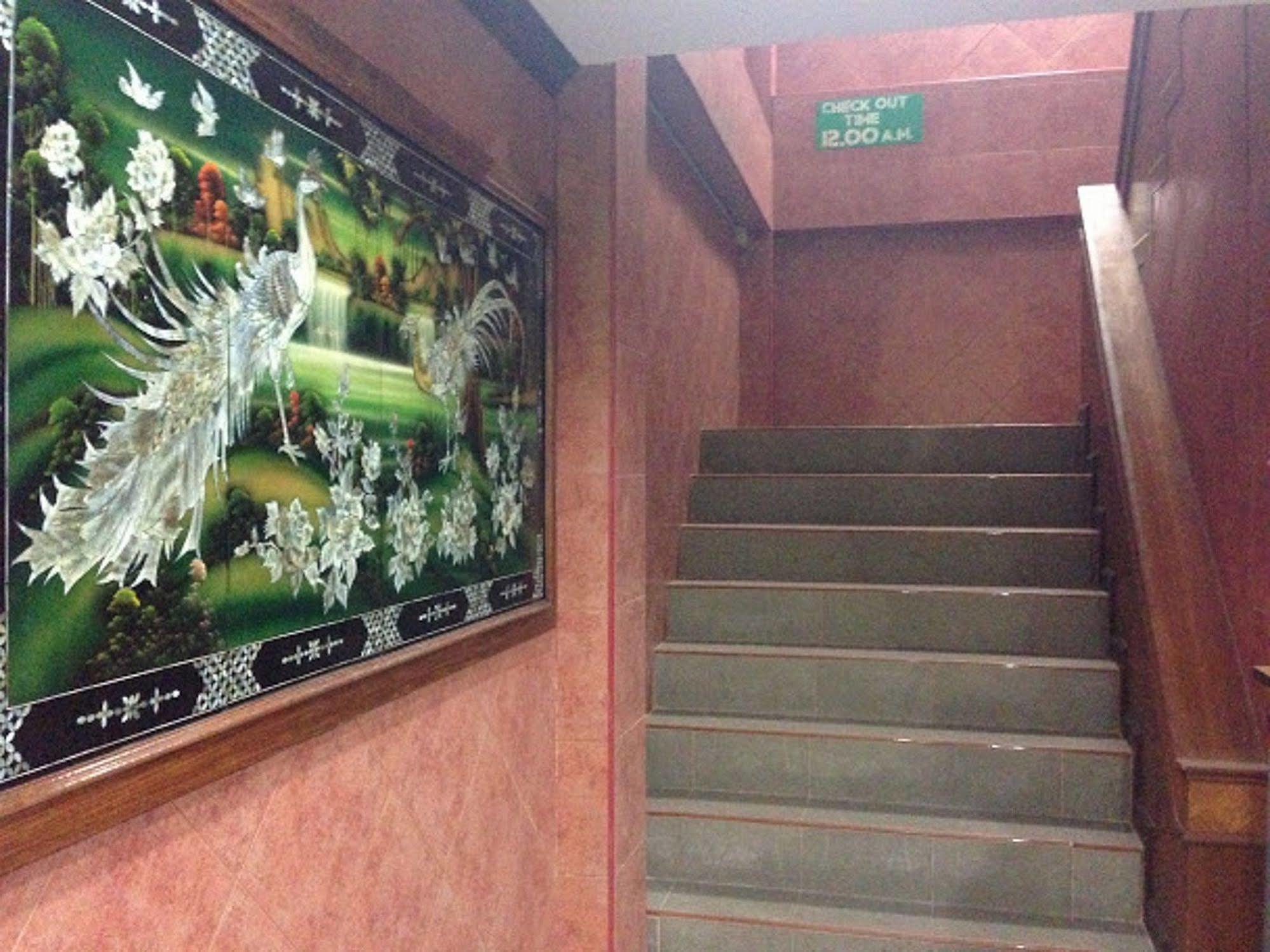 Silla Patong Hostel Eksteriør billede