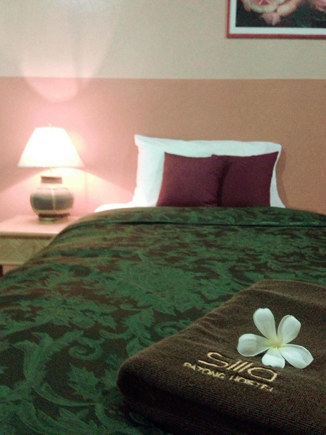 Silla Patong Hostel Eksteriør billede