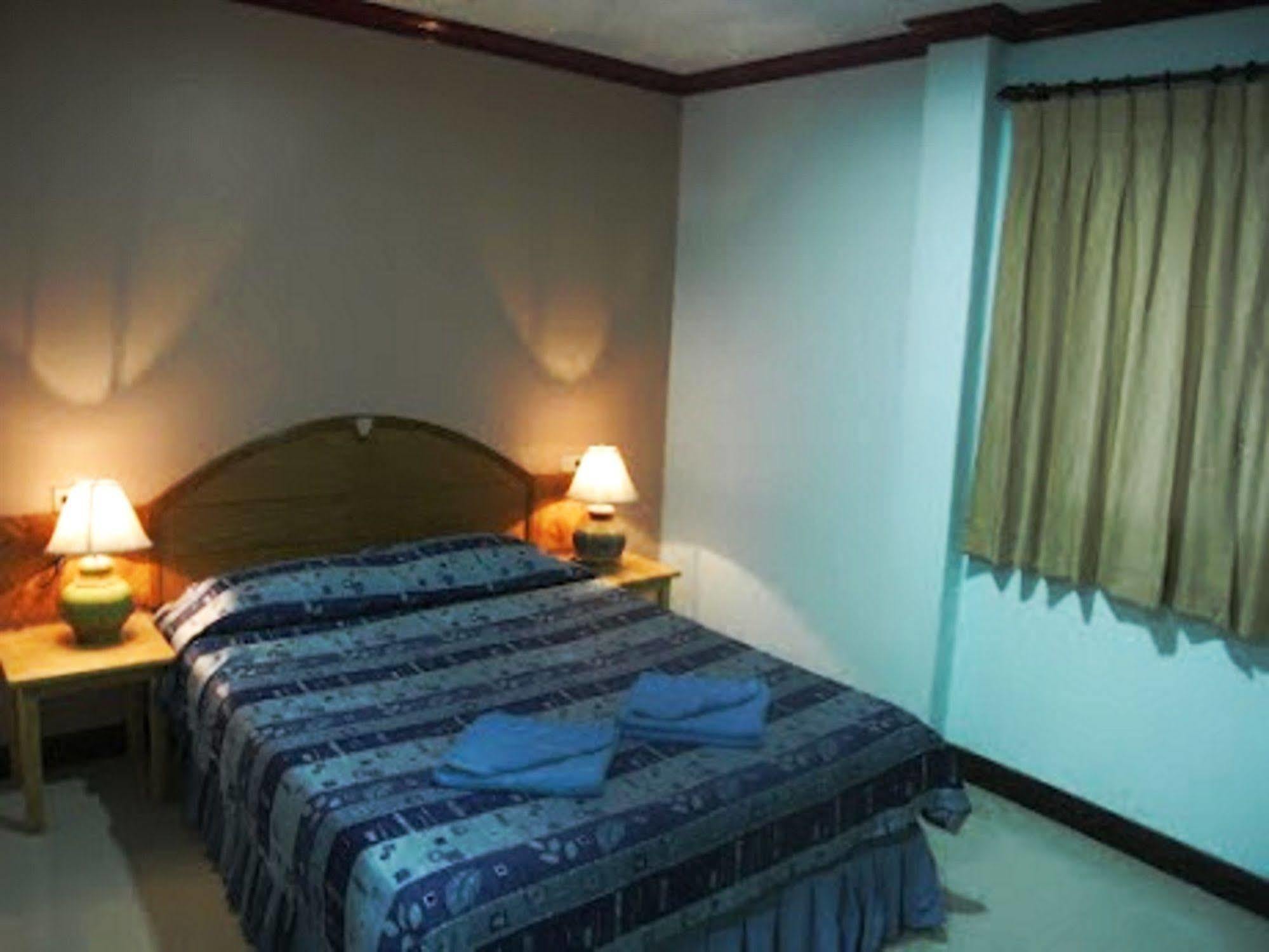 Silla Patong Hostel Eksteriør billede