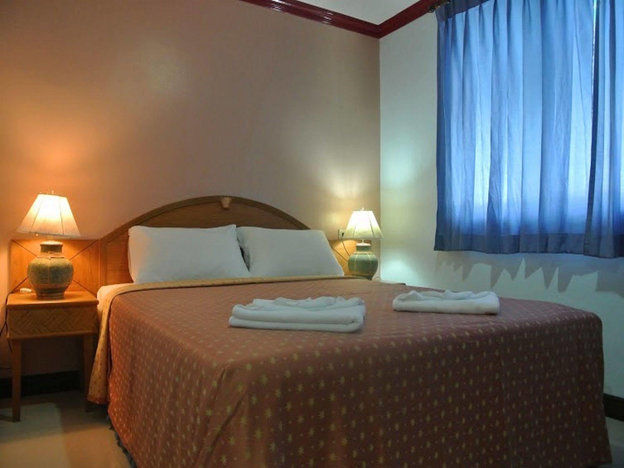 Silla Patong Hostel Eksteriør billede