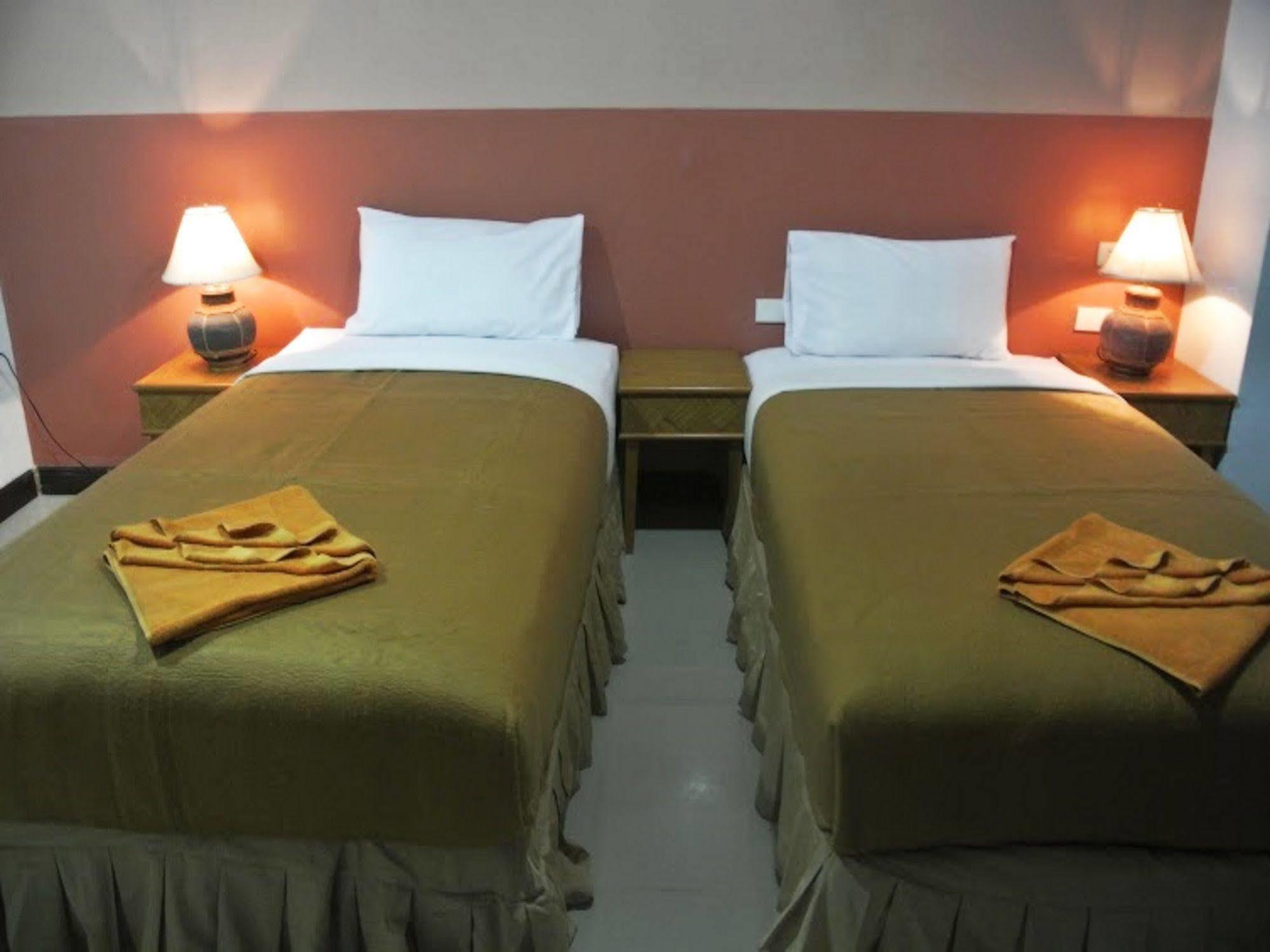 Silla Patong Hostel Eksteriør billede