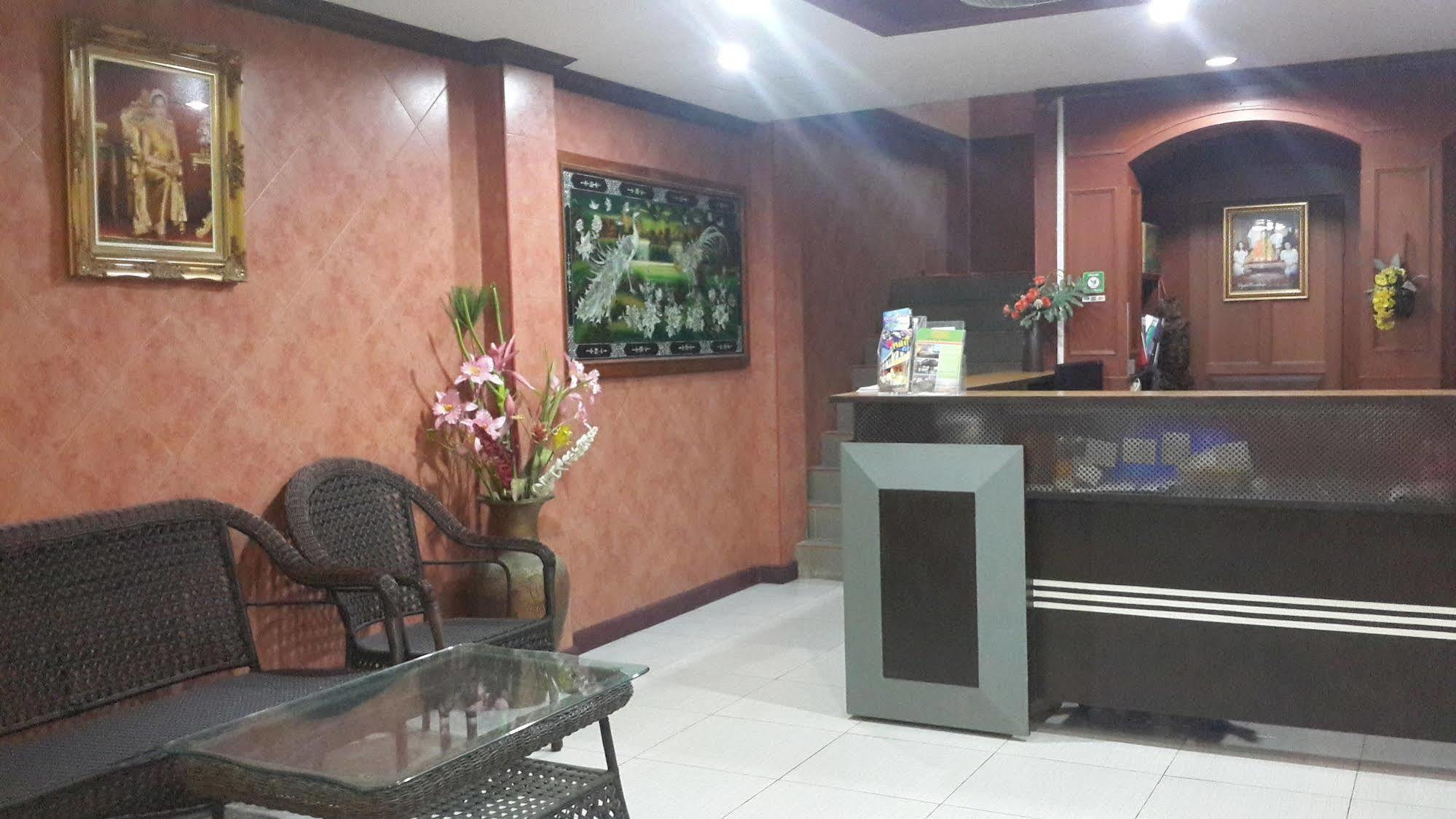 Silla Patong Hostel Eksteriør billede
