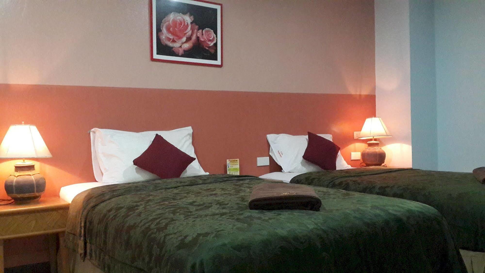 Silla Patong Hostel Eksteriør billede